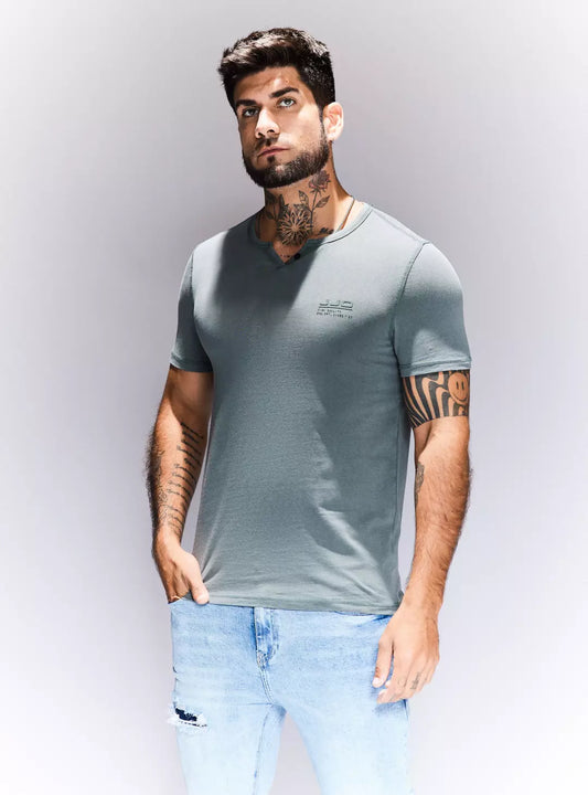 Polera Cuello con Abertura Botón - JJO